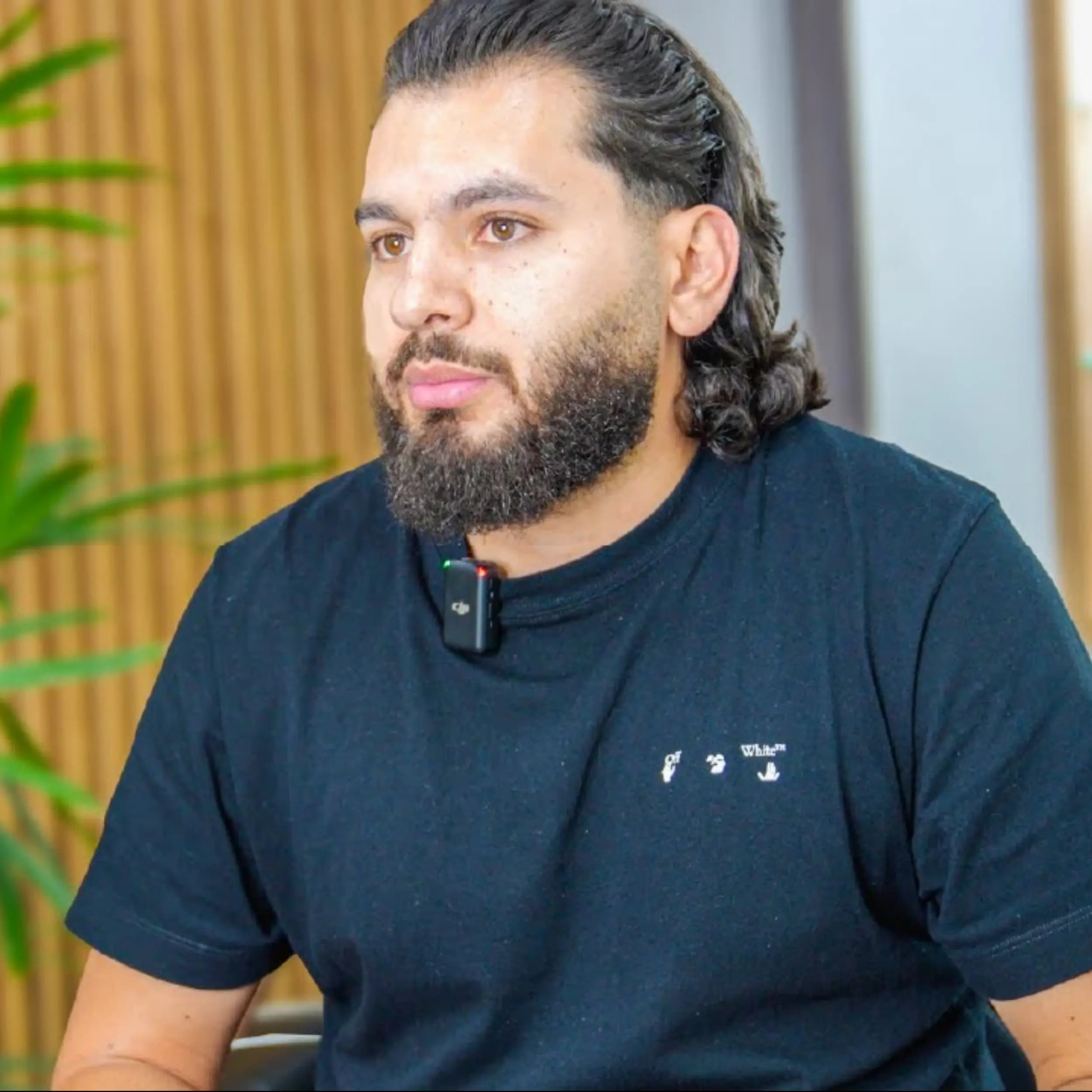 Profesional de Bastards Barbería habla sobre los beneficios de Weibook